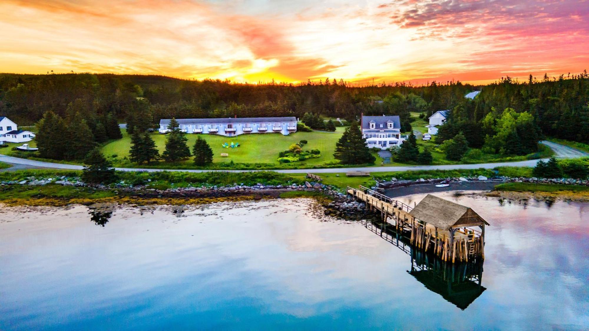 The Marmalade Motel Port Dufferin Bagian luar foto